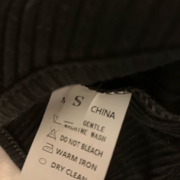 Black one shoulder crop top - Picture 3 of 3